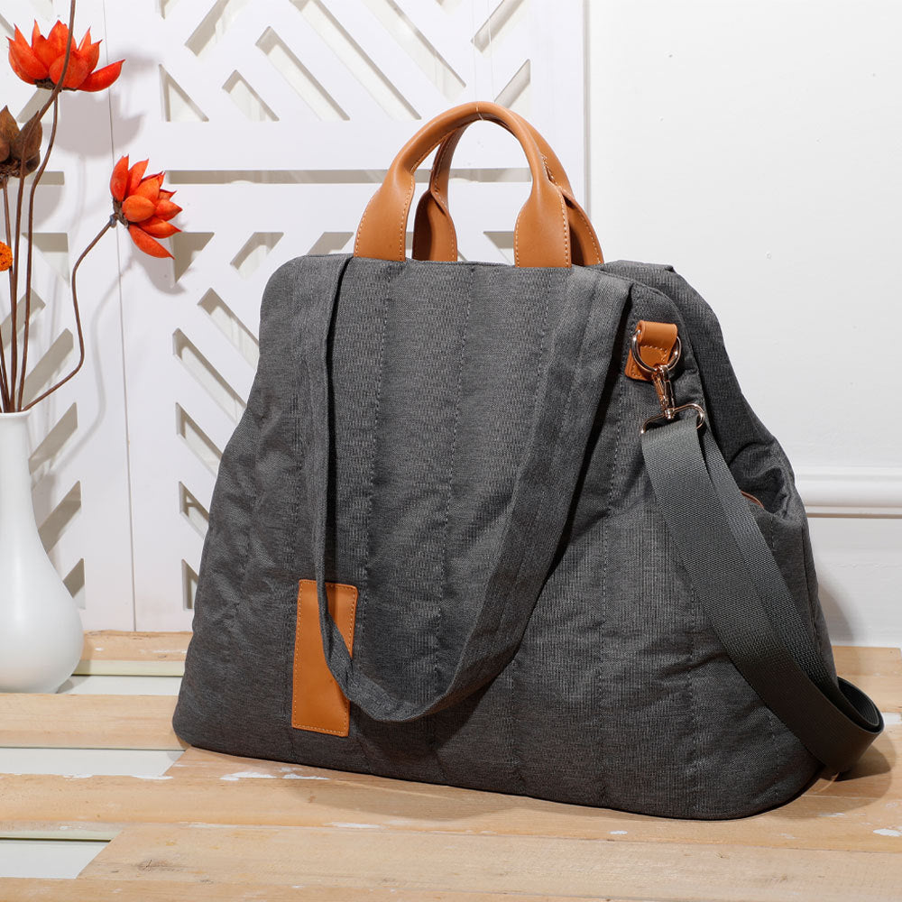 Lightweight Waterproof Pet Carrier Handbag For Outdoor Travel Use